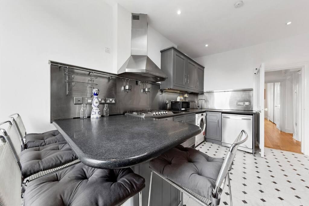 Spacious Sleep 11 With Terrace In Earls Court Ec99 Лондон Экстерьер фото